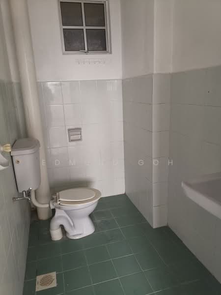 Service Residence for Sale at Serdang Skyvillas (Serdang Perdana) - Edmund Goh - Bathroom - PropertyGuru.com.my