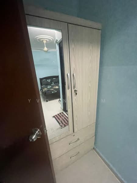 Apartment for Sale at Pangsapuri Desa Melayu - Yvonne Lim - Bedroom - PropertyGuru.com.my