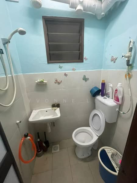 Apartment for Sale at Pangsapuri Desa Melayu - Yvonne Lim - Bathroom - PropertyGuru.com.my