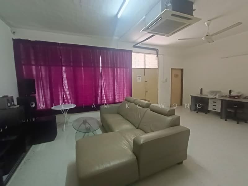 Rumah Teres 2 Tingkat untuk Dijual di Island Glades (Jelutong) - William KC Wong - Living Room - PropertyGuru.com.my