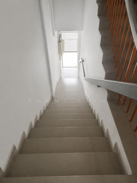 Shop for Rent in SS2 (Petaling Jaya) - Sammi Siah - Stairs - PropertyGuru.com.my