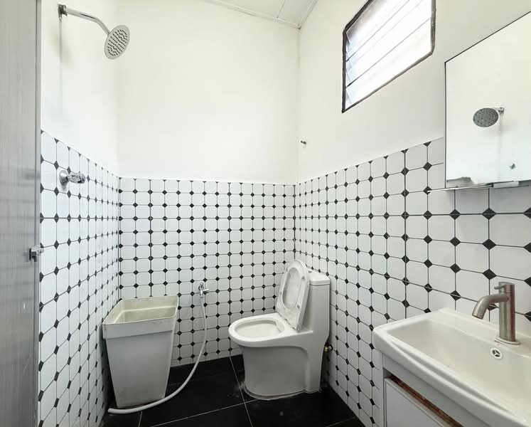 Rumah Teres 1 Tingkat untuk Dijual di Rawang (Selangor) - Amirul Nasyriq - Bathroom - PropertyGuru.com.my