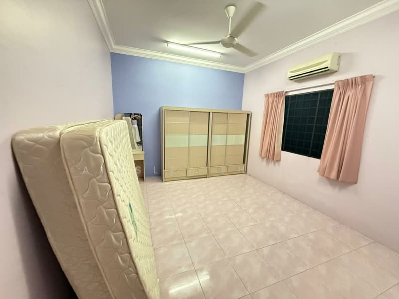 Bungalow for Sale in Pasir Pinji (Ipoh) - Ainsley Thong - Bedroom - PropertyGuru.com.my