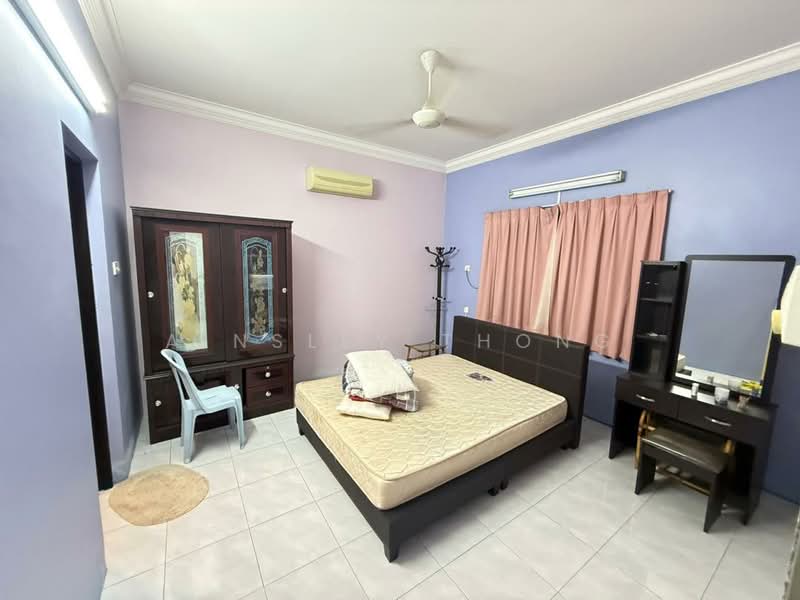 Bungalow for Sale in Pasir Pinji (Ipoh) - Ainsley Thong - Bedroom - PropertyGuru.com.my