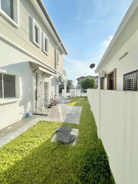 Rumah Berkembar untuk Dijual di Taman Desiran Bayu (Puchong) - Azhar Mohd - Exterior - PropertyGuru.com.my