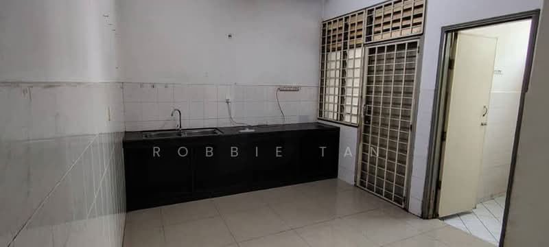 2-storey Terraced House for Rent in Bandar Baru Permas Jaya (Permas Jaya) - Robbie Tan - Kitchen - PropertyGuru.com.my