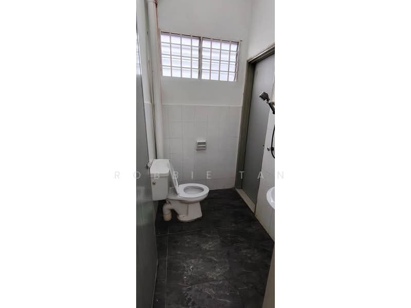 2-storey Terraced House for Rent in Bandar Baru Permas Jaya (Permas Jaya) - Robbie Tan - Bathroom - PropertyGuru.com.my
