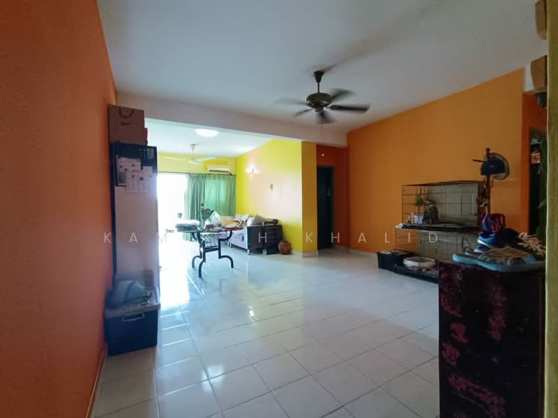 Kondominium untuk Dijual di Kemuncak Shah Alam - Kamisah Khalid - Living Room - PropertyGuru.com.my