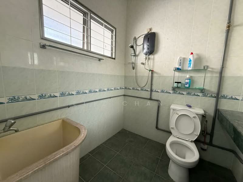 2-storey Terraced House for Sale in Taman Bukit Idaman (Selayang) - Eliz Chan - Bathroom - PropertyGuru.com.my
