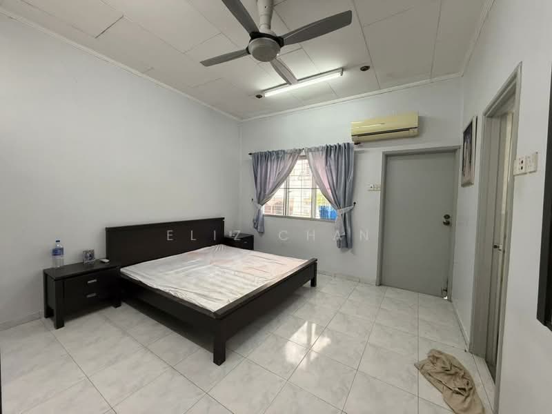 2-storey Terraced House for Sale in Taman Bukit Idaman (Selayang) - Eliz Chan - Bedroom - PropertyGuru.com.my