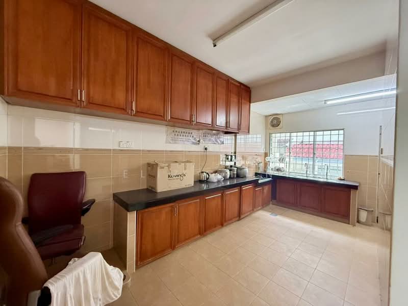 2-storey Terraced House for Sale in Taman Bukit Idaman (Selayang) - Eliz Chan - Kitchen - PropertyGuru.com.my