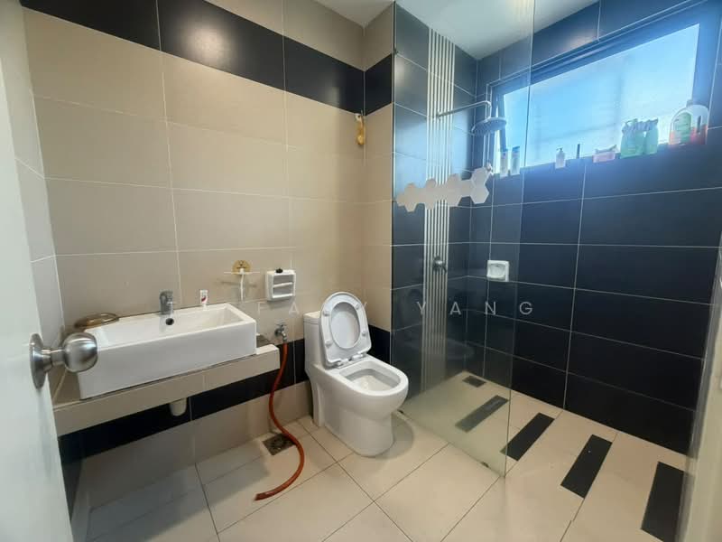 Rumah Teres 2 Tingkat untuk Dijual di Rawang (Selangor) - Tiffany Yang - Bathroom - PropertyGuru.com.my