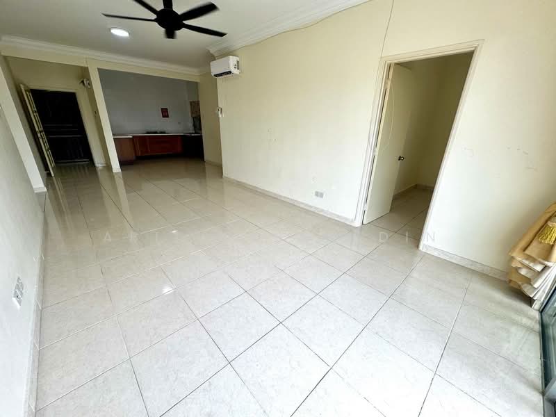Kondominium untuk Dijual di Platinum Hill PV 6 - Abid Sabarudin - Living Room - PropertyGuru.com.my