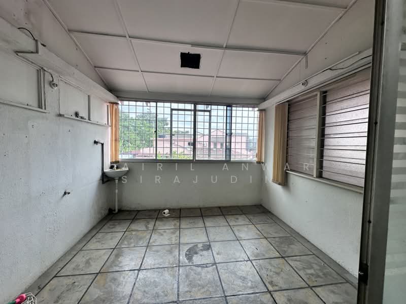 Shop / Office for Rent in SS19 (Subang Jaya) - Khairil Anwar Sirajudin - Balcony - PropertyGuru.com.my