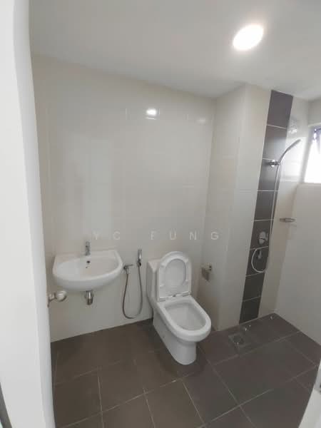 Pangsapuri untuk Disewa di Permas Ville Apartment - YC Fung - Bathroom - PropertyGuru.com.my