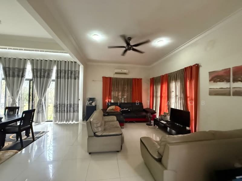 Bungalow for Sale in Batang Kali (Selangor) - Noor Aini Bt Ayob - Living Room - PropertyGuru.com.my