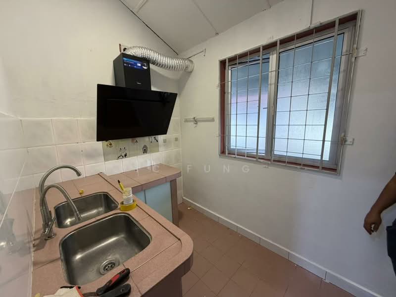 Rumah Teres 1 Tingkat untuk Disewa di Taman Daya (Johor Bahru) - YC Fung - Kitchen - PropertyGuru.com.my