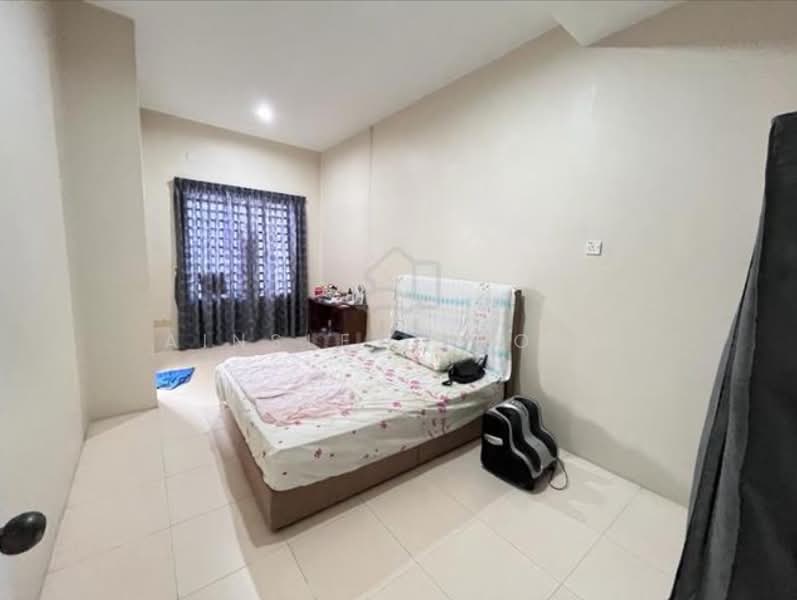 2.5-storey Terraced House for Sale in Bandar Baru Tambun (Tambun) - Ainsley Thong - Bedroom - PropertyGuru.com.my