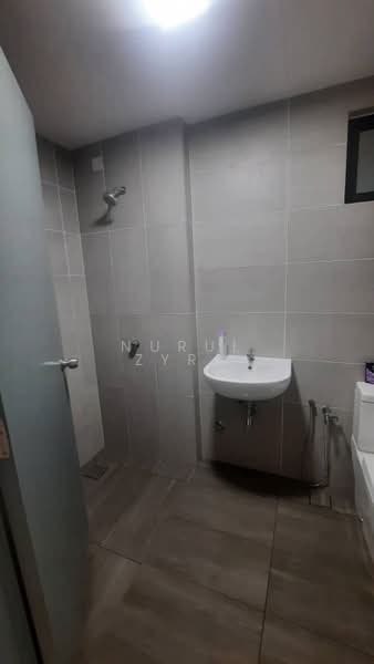 Servis Apartment untuk Disewa di Parkland Residence - Nurul Zyra - Bathroom - PropertyGuru.com.my