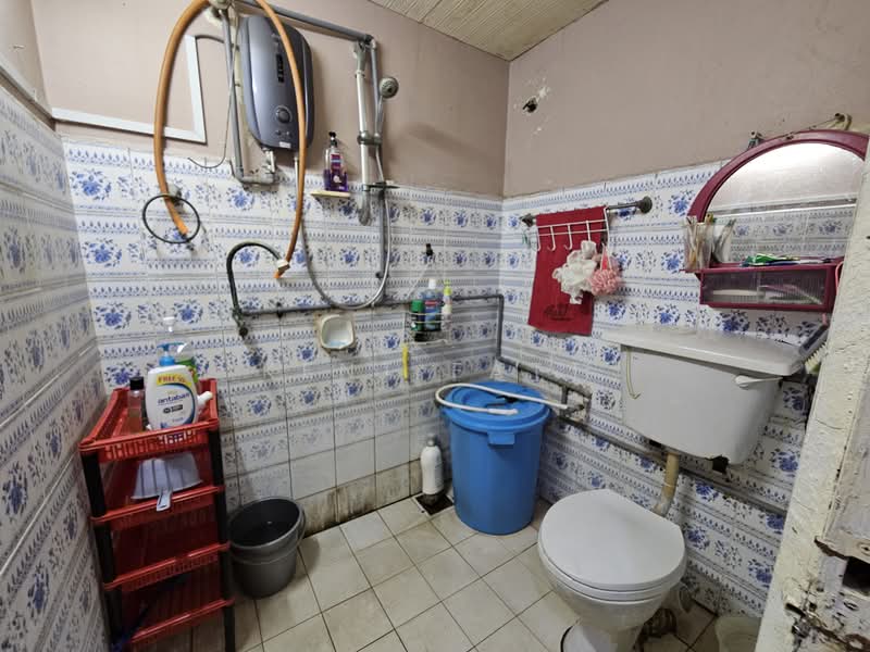Rumah Teres 2 Tingkat untuk Dijual di Taman Selayang Indah (Selayang) - Kent Fatt - Bathroom - PropertyGuru.com.my