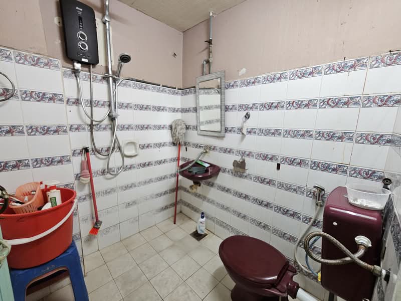 Rumah Teres 2 Tingkat untuk Dijual di Taman Selayang Indah (Selayang) - Kent Fatt - Bathroom - PropertyGuru.com.my