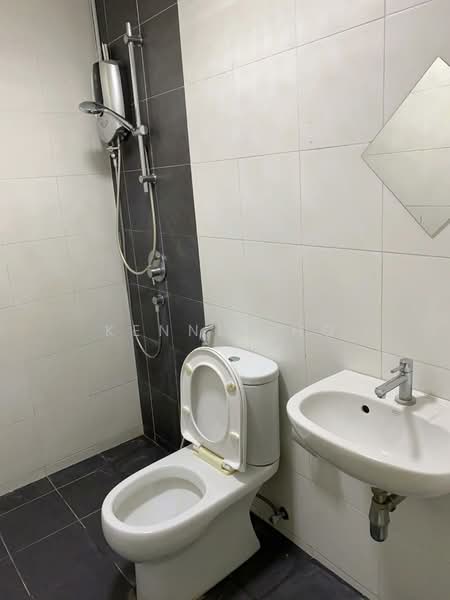 Kondominium untuk Disewa di Kelana Parkview Condominium - Kennly Ho - Bathroom - PropertyGuru.com.my
