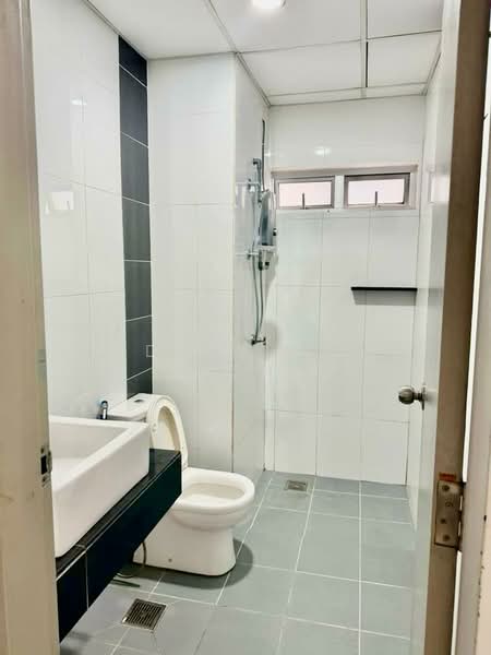 Kondominium untuk Disewa di The Wharf Residence - Derrick Yeong - Bathroom - PropertyGuru.com.my