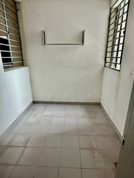 Kondominium untuk Disewa di The Wharf Residence - Derrick Yeong - Balcony - PropertyGuru.com.my