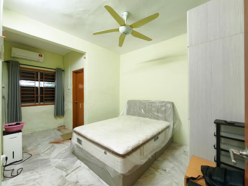 Apartment for Sale at Taman Desa Kempas - Victor Tan - Bedroom - PropertyGuru.com.my