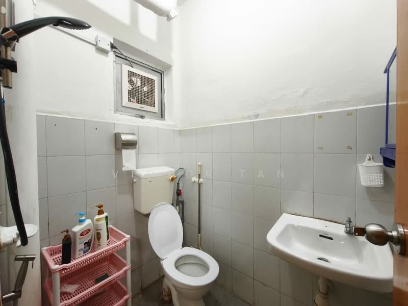 Apartment for Sale at Taman Desa Kempas - Victor Tan - Bathroom - PropertyGuru.com.my
