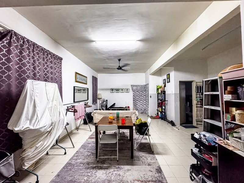 Rumah Bandar untuk Dijual di Saujana Utama (Selangor) - Fauran Nawawi - Living Room - PropertyGuru.com.my