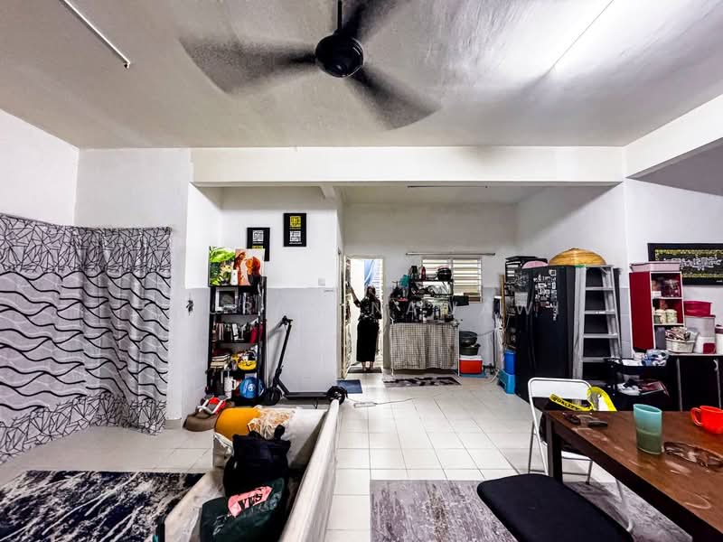 Rumah Bandar untuk Dijual di Saujana Utama (Selangor) - Fauran Nawawi - Living Room - PropertyGuru.com.my
