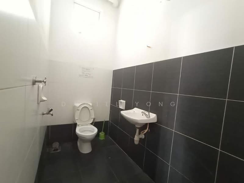 Kedai untuk Dijual di Taman Kota Masai (Pasir Gudang) - Daniel Yong - Bathroom - PropertyGuru.com.my
