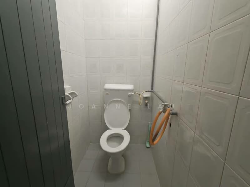 1-storey Terraced House for Sale in Taman Ungku Tun Aminah (Skudai) - Joanne Lau - Bathroom - PropertyGuru.com.my