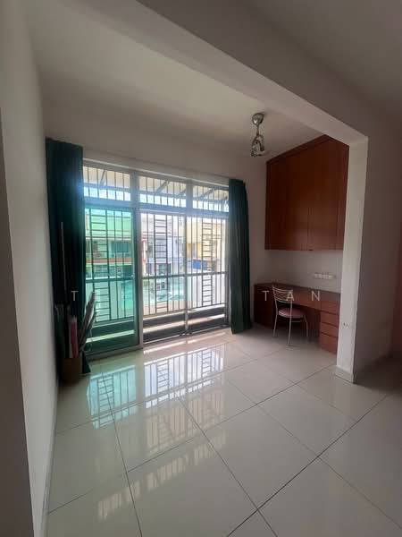 Cluster House for Sale in Taman Gaya (Ulu Tiram) - Terence Tan - Study - PropertyGuru.com.my