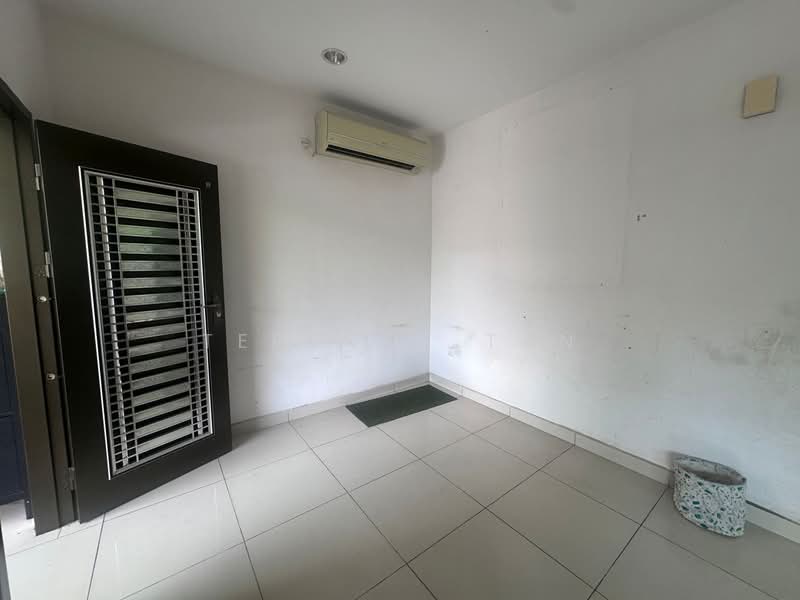 Cluster House for Sale in Taman Gaya (Ulu Tiram) - Terence Tan - Entrance - PropertyGuru.com.my