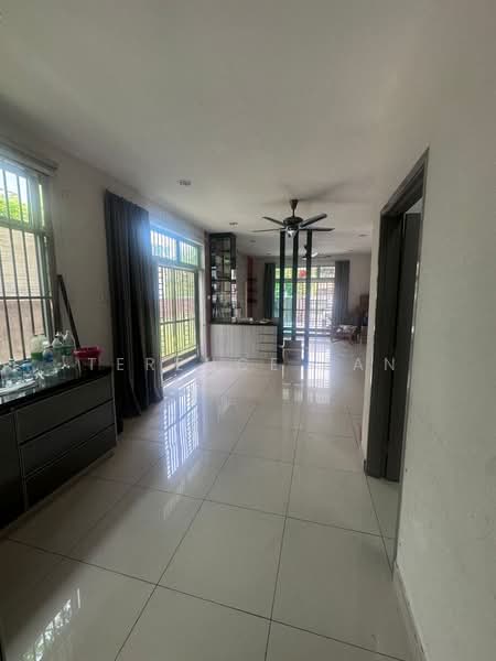 Cluster House for Sale in Taman Gaya (Ulu Tiram) - Terence Tan - Living Room - PropertyGuru.com.my