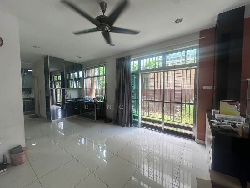 Cluster House for Sale in Taman Gaya (Ulu Tiram) - Terence Tan - Kitchen - PropertyGuru.com.my