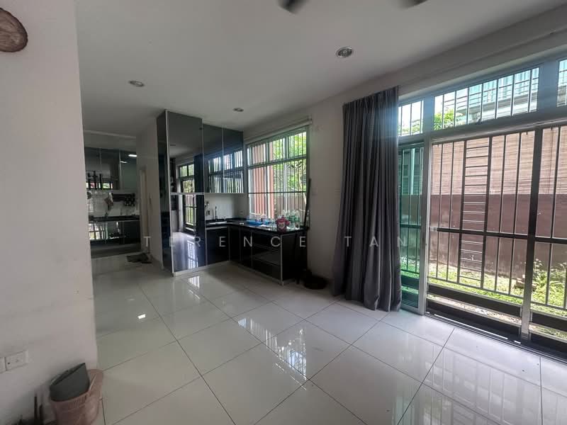 Cluster House for Sale in Taman Gaya (Ulu Tiram) - Terence Tan - Kitchen - PropertyGuru.com.my