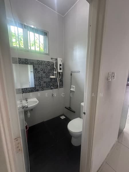 Cluster House for Sale in Taman Gaya (Ulu Tiram) - Terence Tan - Bathroom - PropertyGuru.com.my