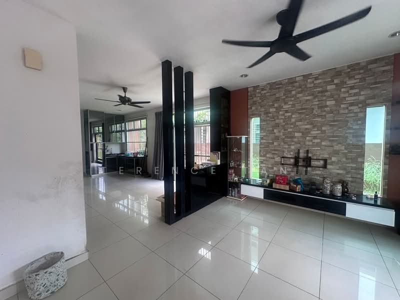 Cluster House for Sale in Taman Gaya (Ulu Tiram) - Terence Tan - Living Room - PropertyGuru.com.my