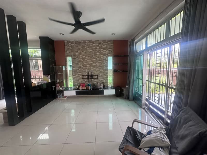Cluster House for Sale in Taman Gaya (Ulu Tiram) - Terence Tan - Living Room - PropertyGuru.com.my