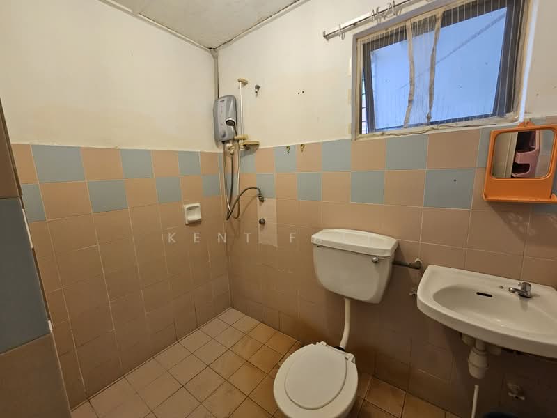 Condominium for Sale at Evergreen Park Acorn & Hazel - Kent Fatt - Bathroom - PropertyGuru.com.my