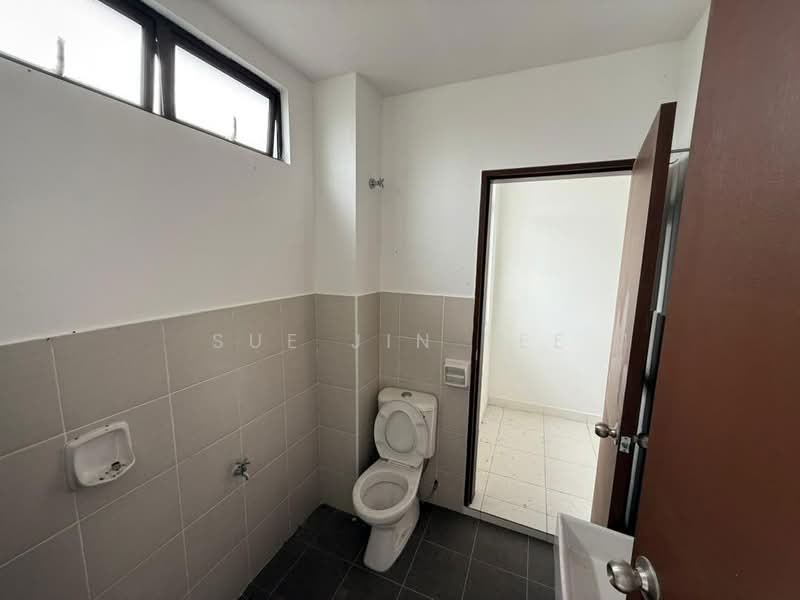 Rumah Teres 2 Tingkat untuk Dijual di Taman Bestari Perdana (Pasir Gudang) - Sue Jin Tee - Bathroom - PropertyGuru.com.my