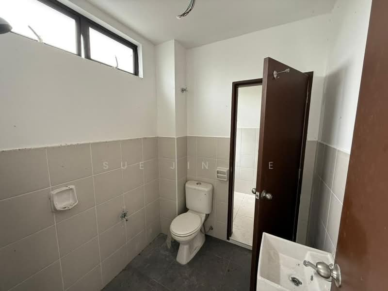 Rumah Teres 2 Tingkat untuk Dijual di Taman Bestari Perdana (Pasir Gudang) - Sue Jin Tee - Bathroom - PropertyGuru.com.my