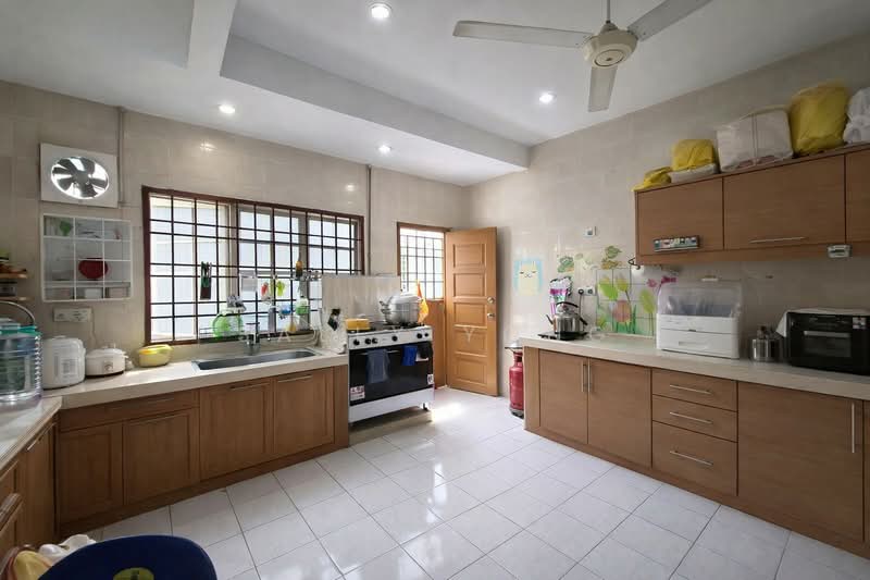 1.5-storey Terraced House for Sale in Bandar Bukit Raja (Klang) - Sally Yong - Kitchen - PropertyGuru.com.my