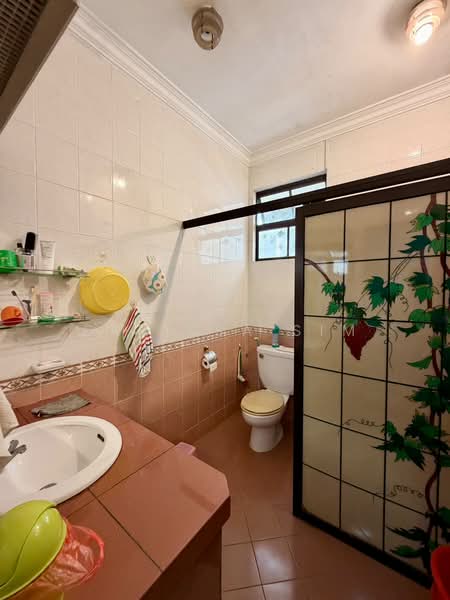 2-storey Terraced House for Sale in Taman Molek (Johor Bahru) - Larissa Sim - Bathroom - PropertyGuru.com.my