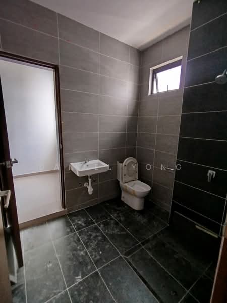 2-storey Terraced House for Sale in Bandar Dato Onn (Tebrau) - Daniel Yong - Bathroom - PropertyGuru.com.my
