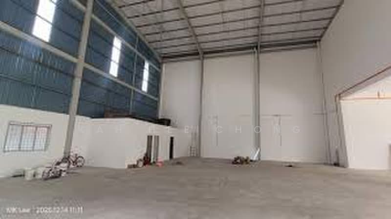 Warehouse for Rent in Rawang (Selangor) - Kah Hee Chong - Interior - PropertyGuru.com.my