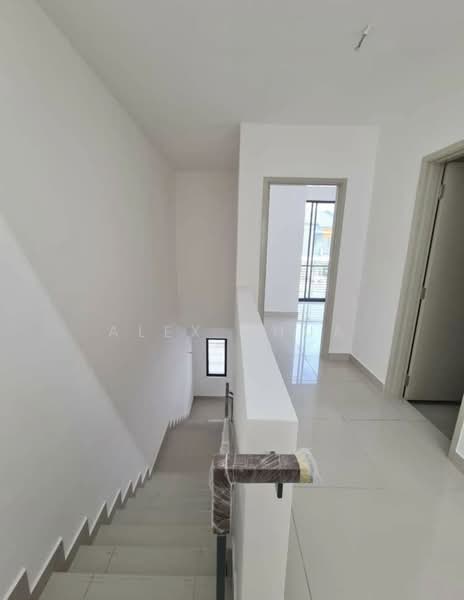 2-storey Terraced House for Rent in Kota Kemuning (Shah Alam) - Alex Chua - Corridor - PropertyGuru.com.my